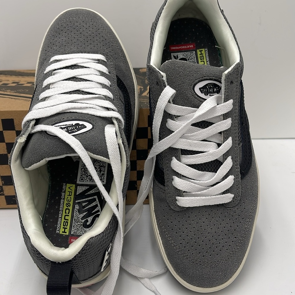 Vans WMNS Zahba Grey/Black
VN0007QQN43
Sneakers - Picture 12 of 16